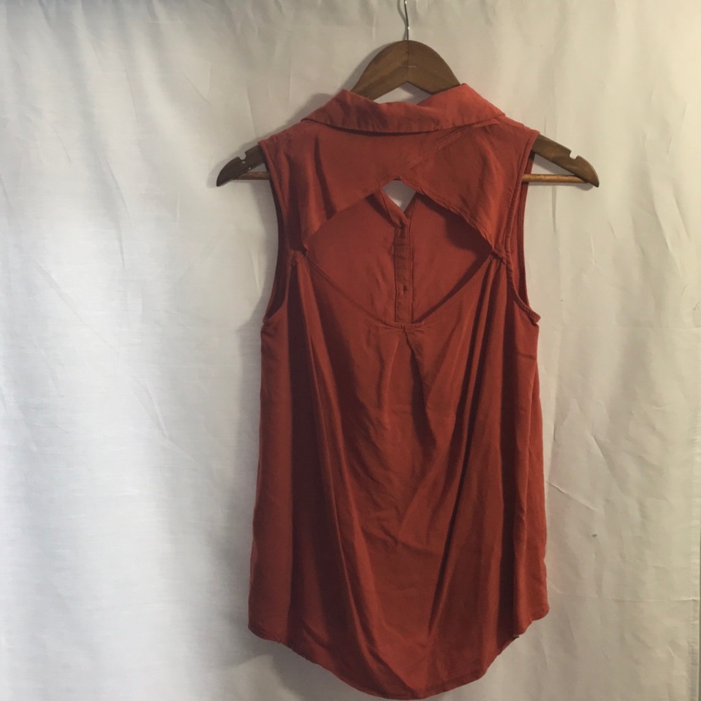 Button up - Picture 2 of 3